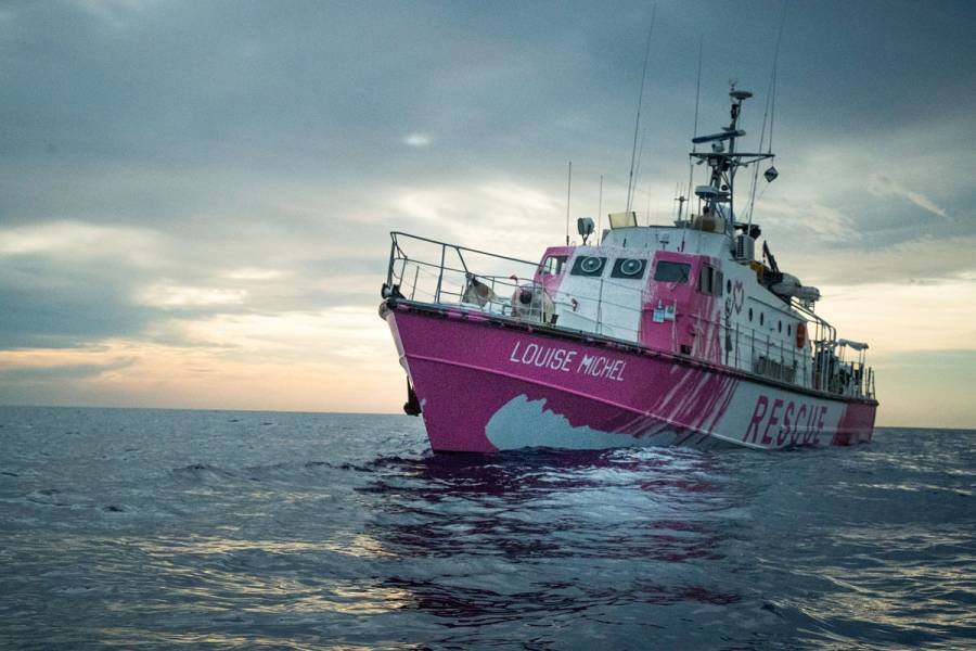 El barco de rescate financiado por Banksy pide ayuda en el Mediterr&aacute;neo