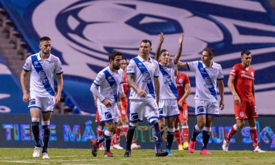 Puebla remonta y golea a un Toluca irreconocible en Liga MX