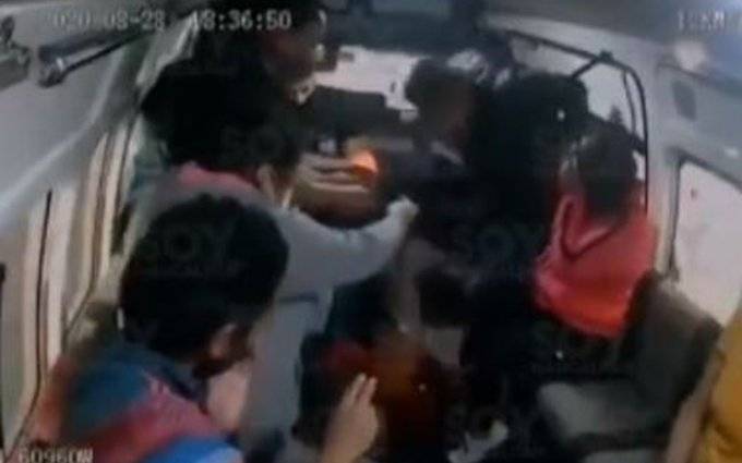 Video: Asaltantes disparan a pasajero durante robo en el Estado de México