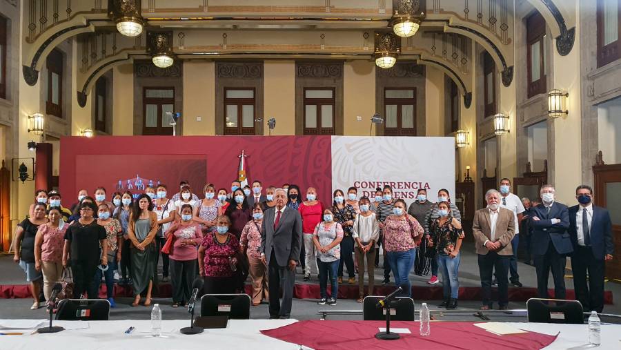 Familiares de víctimas de Pasta de Conchos se reúnen con AMLO