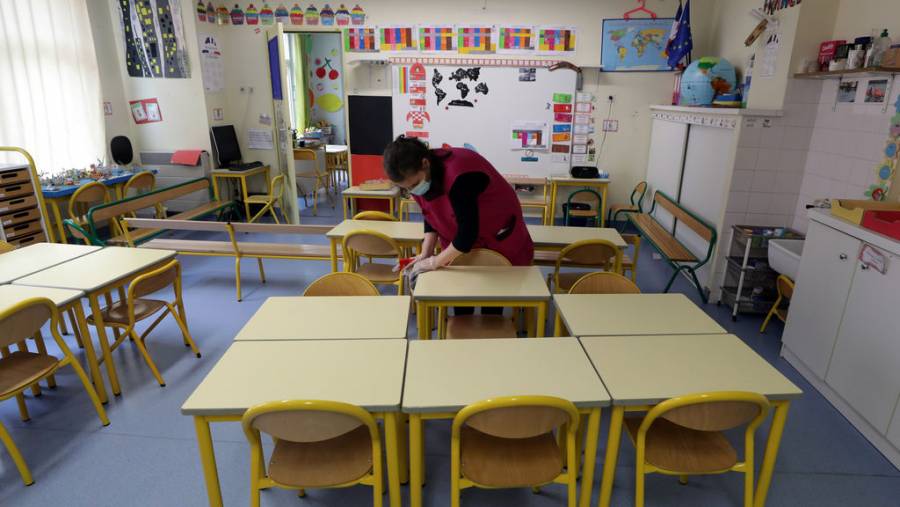 Millones de niños regresan a clases presenciales en Europa