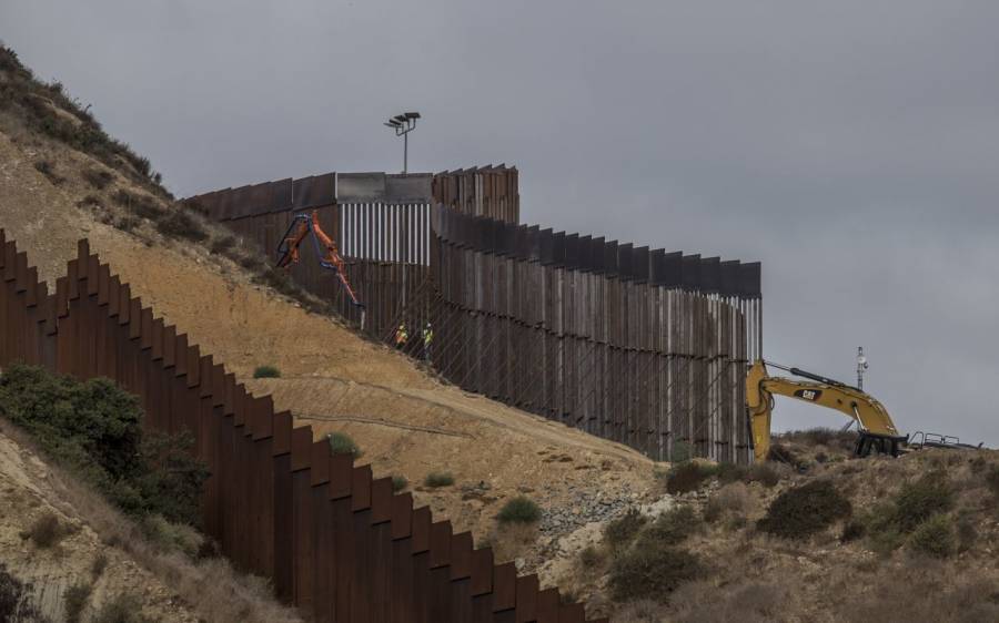 Secciones de muro fronterizo cerca del río Bravo corren riesgo de derrumbe