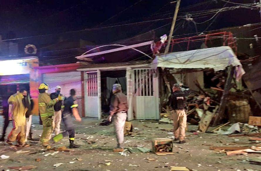 Explosión de gas en taller mecánico deja daños a viviendas en Coacalco