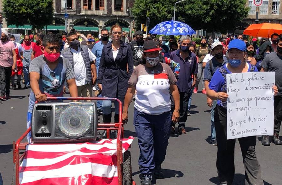 VENDEDORES DE ANTOJITOS Y COMIDA EN V&Iacute;A P&Uacute;BLICA PROTESTAN CONTRA OPERATIVOS