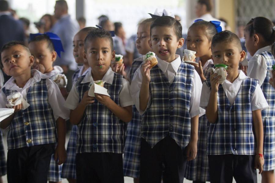 Profeco: Escuelas no obligarán a comprar uniformes, ni útiles