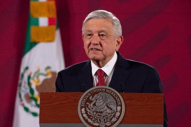 López Obrador narra el día en que la avioneta donde viajaba casi se desploma