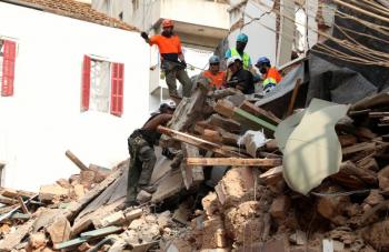 A un mes de explosi&oacute;n en Beirut,  buscan se&ntilde;al de vida bajo escombros