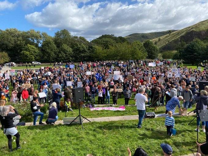 Manifestaciones en Escocia contra restricciones por el Covid-19
