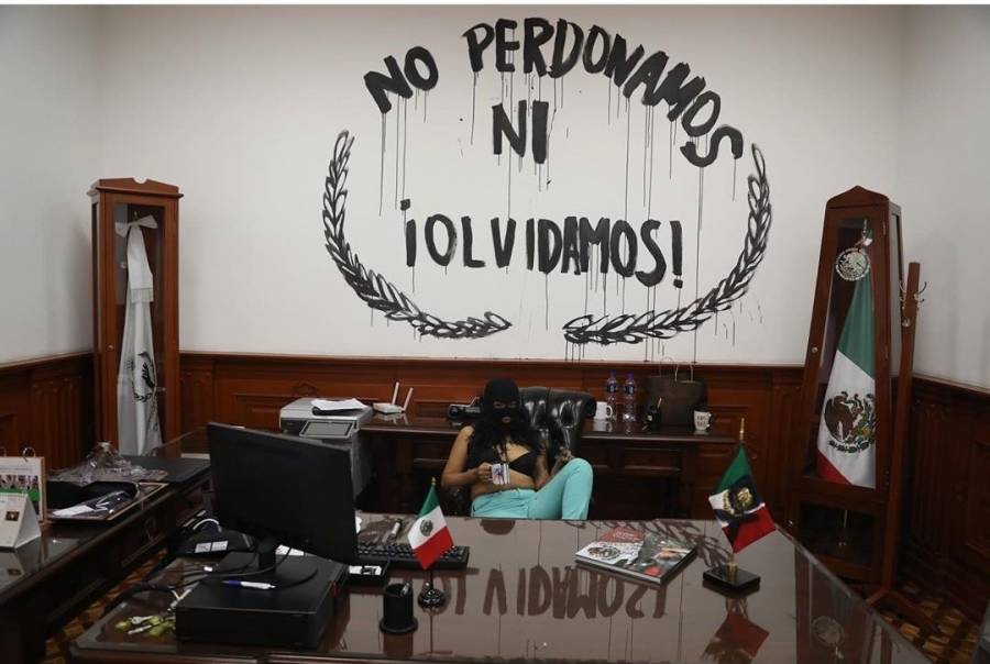 Protestas en CNDH derivan en vandalismo
