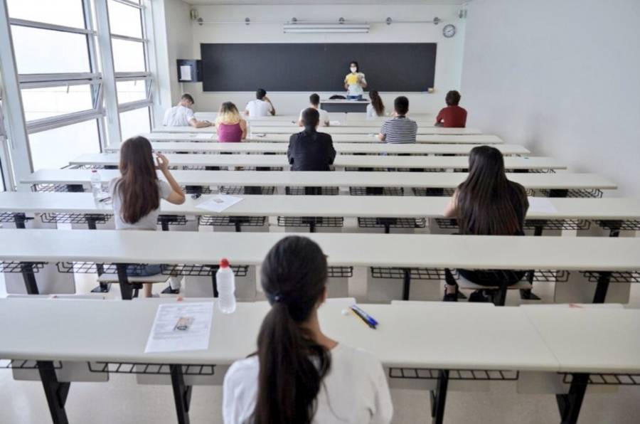 España regresa hoy a clases con  un déficit de casi 40 mil docentes