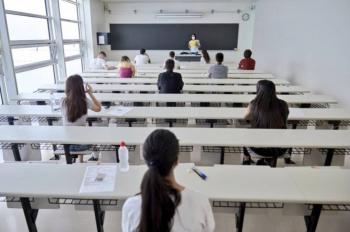 Espa&ntilde;a regresa hoy a clases con  un d&eacute;ficit de casi 40 mil docentes