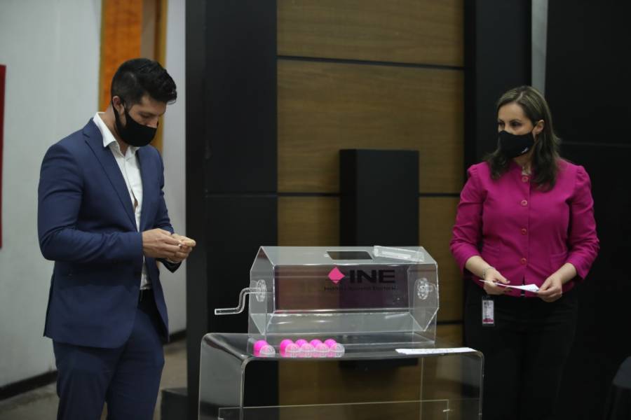INE escoge a 3 empresas que realizarán encuestas para renovar la dirigencia de Morena