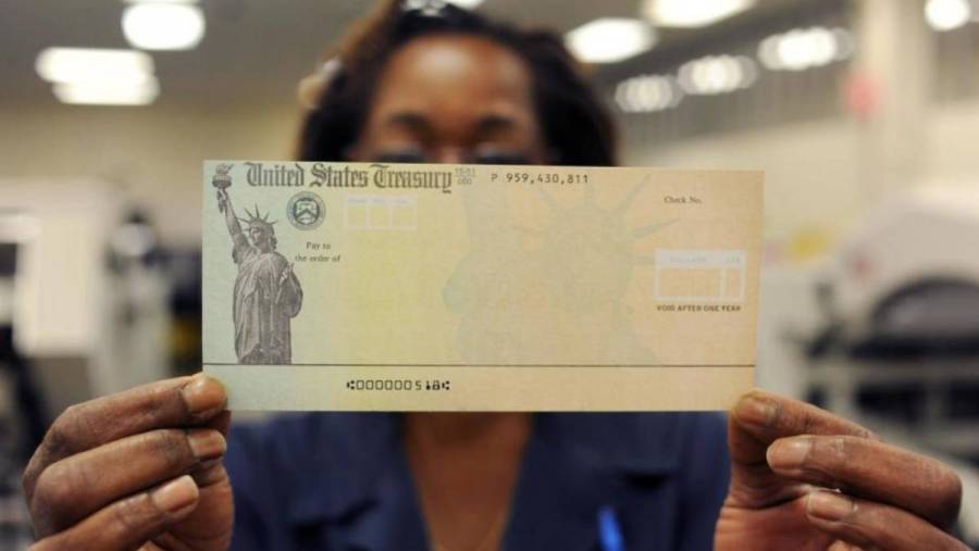 Austriacos reciben cheque de Estados Unidos por error administrativo