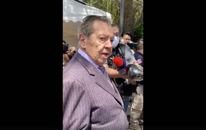 Muñoz Ledo se registra como candidato ante el INE para dirigir Morena