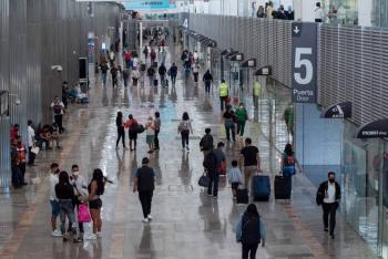 EE.UU. baja alerta de viaje para M&eacute;xico; solicita a ciudadanos reconsiderar visita por Covid-19