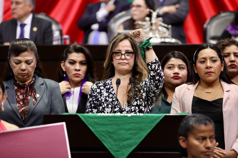 DIPUTADAS DE MORENA OFRECEN A FEMINISTAS QUE TOMARON LA CNDH, SER PUENTE DE DIÁLOGO