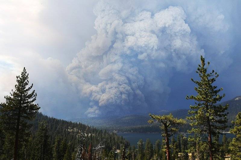 Incendio en California genera la mayor nube de humo vista en EE.UU.