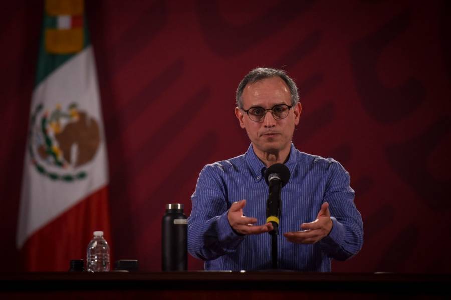 L&oacute;pez-Gatell sugiere a exsecretarios de salud patentar su plan para controlar Covid-19