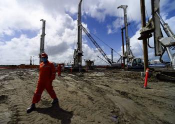 Obras sexenales salvan recursos, a estados y municipios los aligeran
