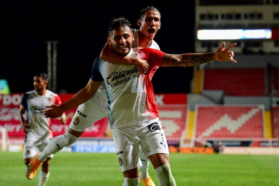 Las Chivas logran triunfo de último minuto frente a Necaxa