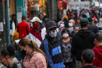 Superan los 4.3 millones de contagios y 131 mil muertes por Covid-19 en Brasil