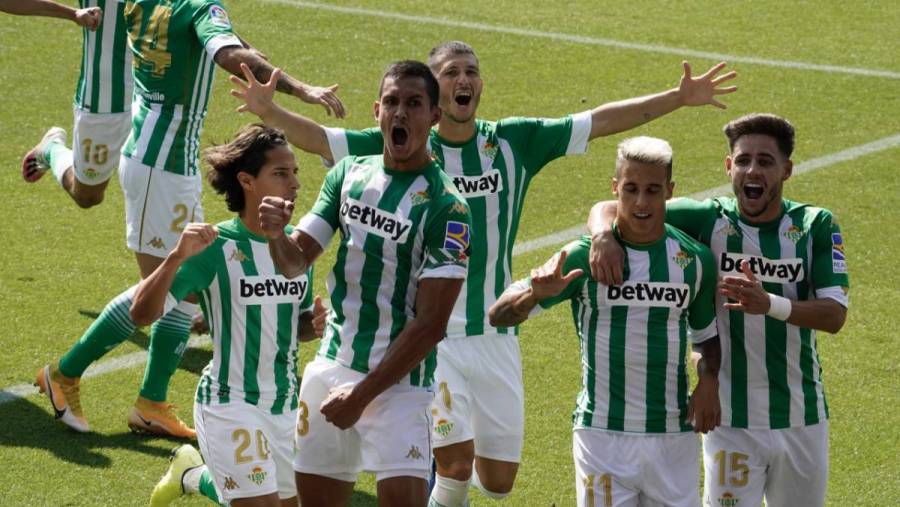 Con Diego Lainez, el Betis doblega de visita al Alavés en LaLiga