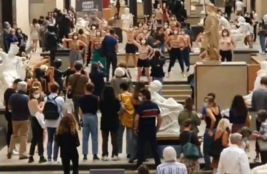 Protesta colectivo Femen en el Museo de Orsay tras negar acceso a una mujer por su escote