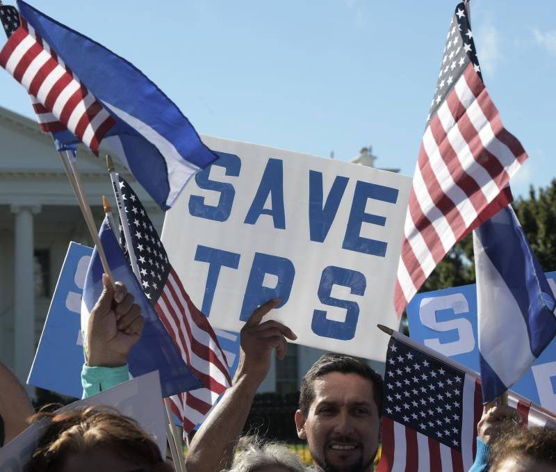 Permiten a Donald Trump cancelar TPS en Estados Unidos