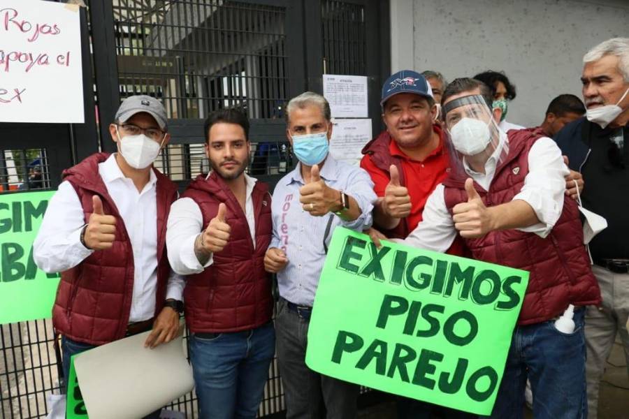 Alejandro Rojas toma simbólicamente el INE