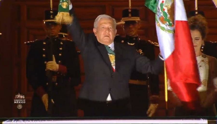 CON UN MINUTO DE SILENCIO AMLO INICIÓ EVENTO DEL GRITO DE INDEPENDENCIA