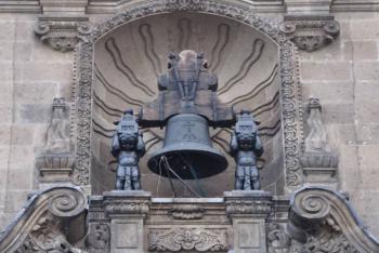 Restauran Campana de Dolores previo al Grito de Independencia