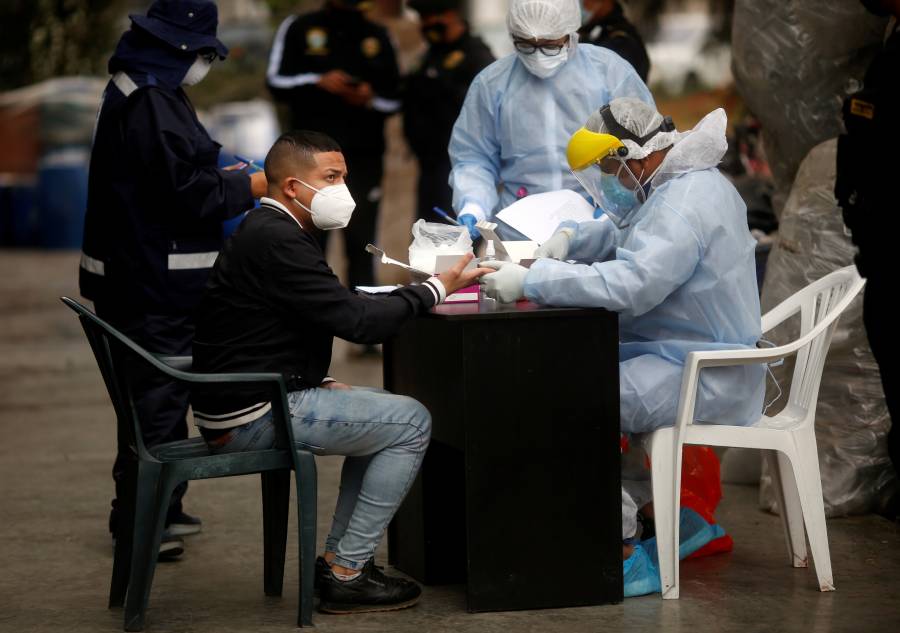 Perú levanta toque de queda los domingos; casos de COVID-19 se moderan