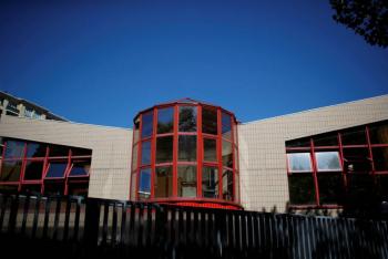 Francia cierra m&aacute;s de 80 escuelas por casos de COVID-19