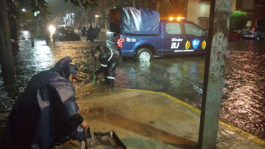 Fuertes lluvias dejan dos muertos e inundaciones en varias alcaldías