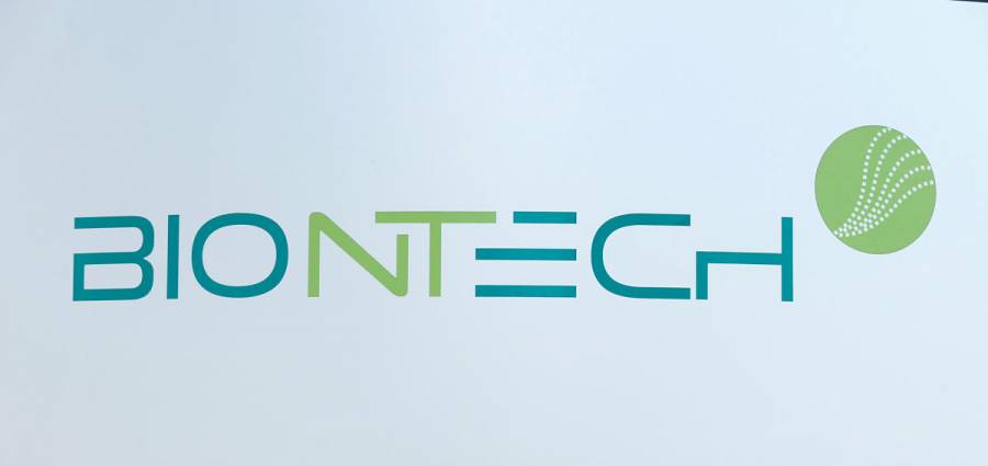 BioNTech compra planta de Novartis para elevar producci&oacute;n de vacunas