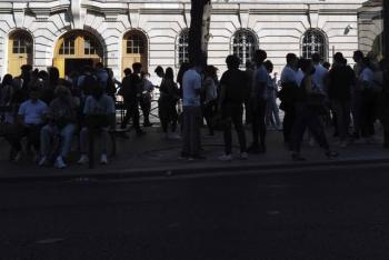 Cierra Francia m&aacute;s de  80 escuelas por rebrotes