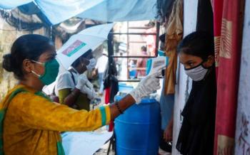 Registran m&aacute;s de 90 mil contagios diarios por Covid-19 en la India