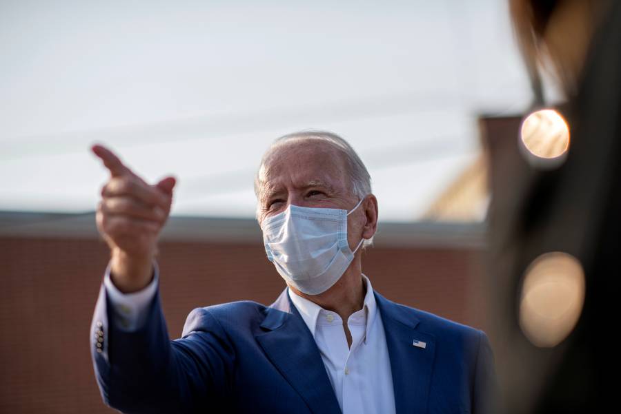Biden critica manejo de Trump durante la pandemia