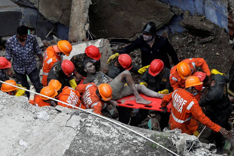 Colapso de edificio en Mumbai deja al menos ocho muertos