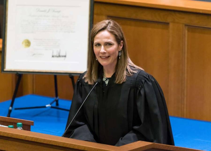 Trump sustituiría a Ruth Bader con Amy Coney Barrett en la Corte Suprema