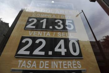El d&oacute;lar se deprecia, el peso gana terreno