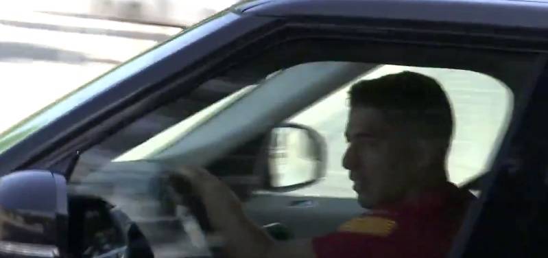 Captan llorando a Luis Suárez tras salir de la Ciudad Deportiva del Barcelona