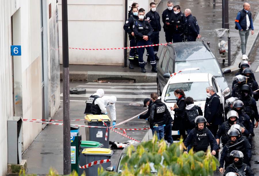 Cuatro apuñalados en ataque en París cerca de antigua oficina de Charlie Hebdo: primer ministro