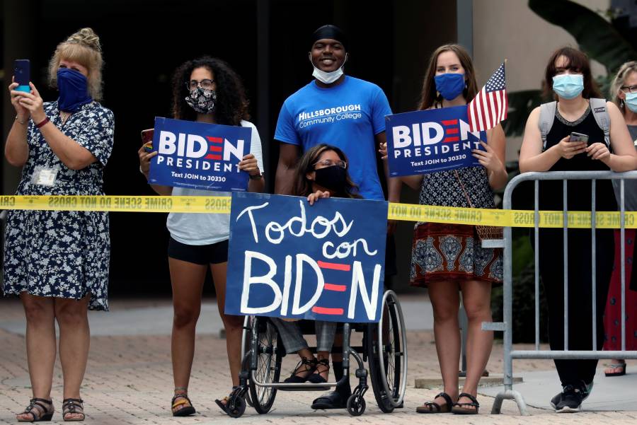 Bloomberg inyecta 6 mdd a  campaña de Biden en bastión latino