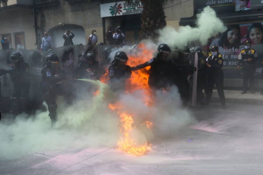 Nuevos enfrentamientos entre feministas y policías, ahora en Bellas Artes