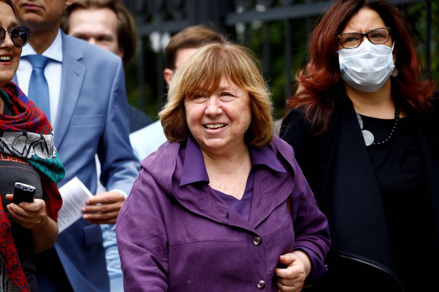 Nobel bielorrusa Svetlana Alexievich se traslada a Alemania por motivos médicos