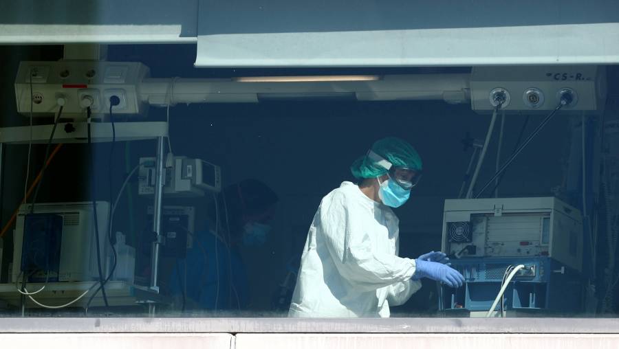 Crece el descontento en Madrid, mientras autoridades discuten restricciones