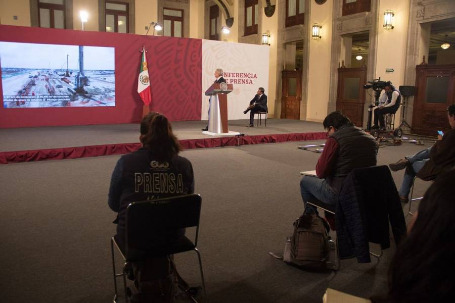 Presidente asegura que cumple con sus compromisos y hace nuevos