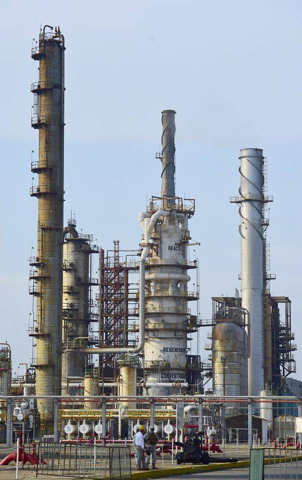 Pemex elevó producción en refinerías durante agosto