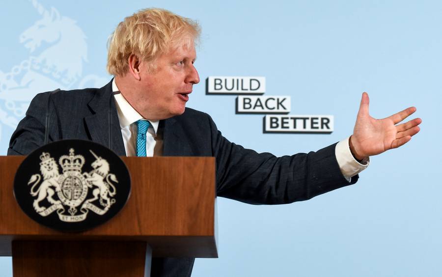 Boris Johnson confunde normas por COVID-19 tras nuevas restricciones